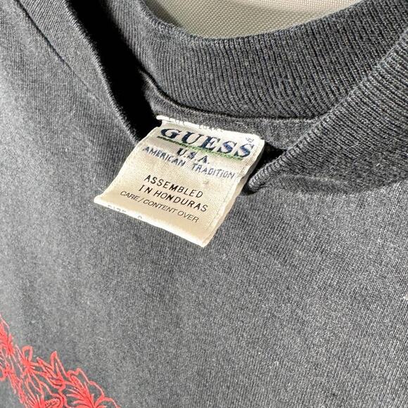 Vintage 90s Guess Men's T-Shirt Floral Beach Hawaiian Style Black Size S - Picture 5 of 7